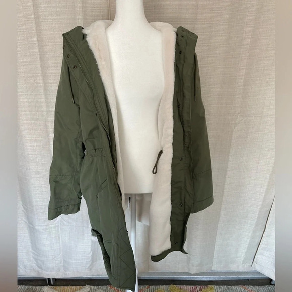 COPY - Women's Old Navy Faux Fur Lined Snow Jacket - Sz. L - Picture 4 of 8